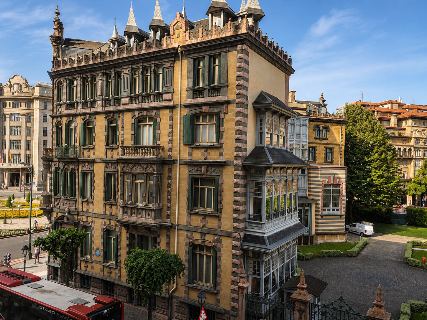 Vistas Plaza Moyua y Palacio Chávarri · Residencia A