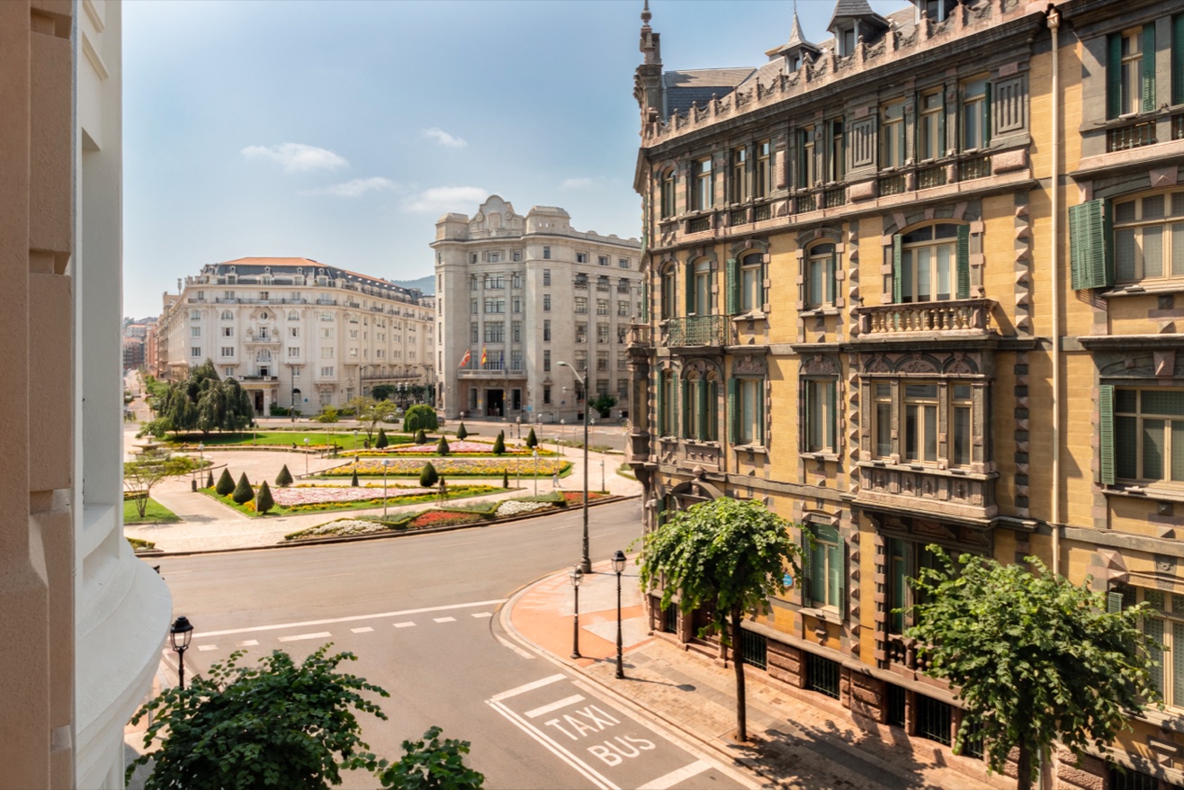 Vistas Plaza Moyua y Palacio Chávarri · Residencia B